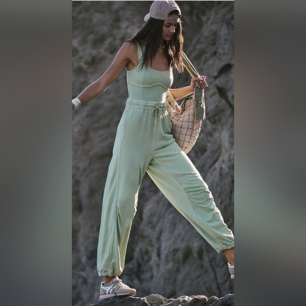 NWT FREE PEOPLE INBOUND ONSIE SIZE L MOSS COLOR - Picture 3 of 7
